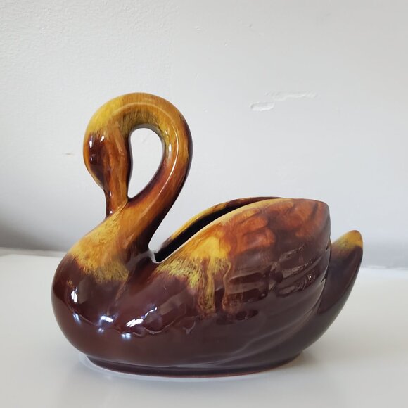 Vintage Blue Mountain Pottery Swan Planter-1960s - Picture 3 of 3